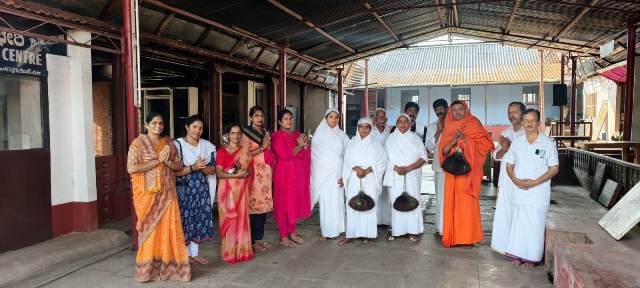ಮೂಡಬಿದಿರೆ ಜೈನಕಾಶಿಗೆ ಮಾತಾಜಿಗಳ ಪುರಪ್ರವೇಶ ; ಭಕ್ತಿಪೂರ್ವಕ ಸ್ವಾಗತ ಮೂಡಬಿದಿರೆ ಜೈನಕಾಶಿಗೆ ಮಾತಾಜಿಗಳ ಪುರಪ್ರವೇಶ ; ಭಕ್ತಿಪೂರ್ವಕ ಸ್ವಾಗತ